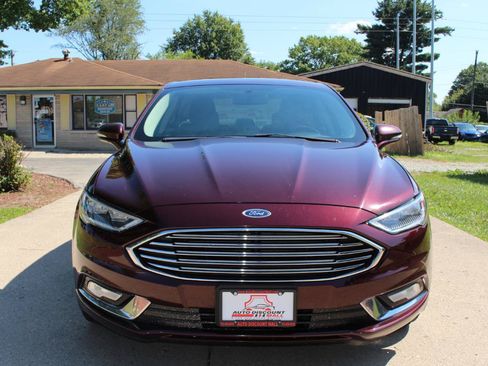 Used 2017 Ford Fusion SE w/ Fusion SE Technology Package FWD image 3