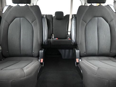 Used 2023 Chrysler Voyager LX image 31