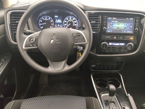 Used 2018 Mitsubishi Outlander ES image 22