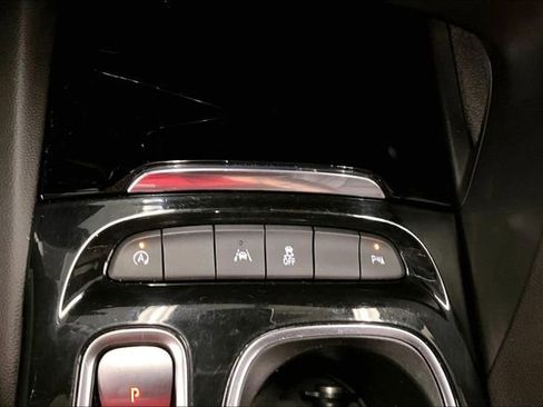 Used 2023 Buick Envision Essence image 31