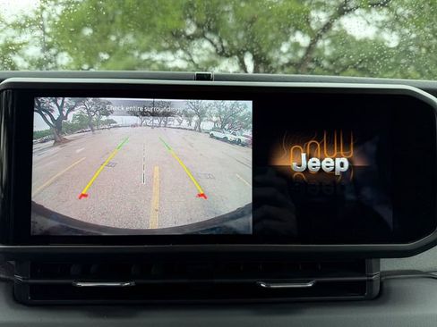 Used 2025 Jeep Wrangler Unlimited Sahara w/ Safety Group AWD/4WD image 15