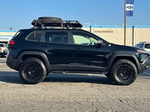 Used 2018 Jeep Cherokee Trailhawk w/ Comfort/Convenience Group image 8