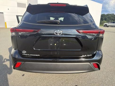 Used 2024 Toyota Highlander XLE AWD/4WD image 33