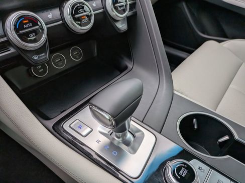 Used 2023 Genesis G70 2.0T RWD image 24
