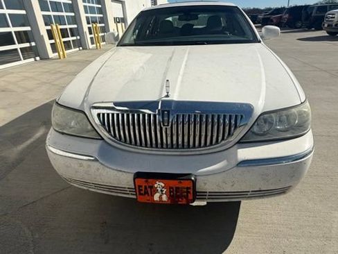 Used 2007 Lincoln Town Car Signature Limited image 8
