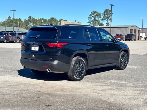 Used 2022 Chevrolet Traverse RS w/ LPO, 'HIT The Road' Package image 5