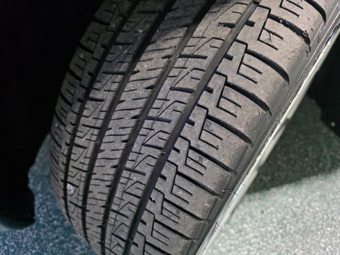 Used 2018 Volvo S60 T5 Inscription Platinum image 13