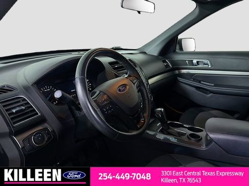 Used 2018 Ford Explorer XLT image 10