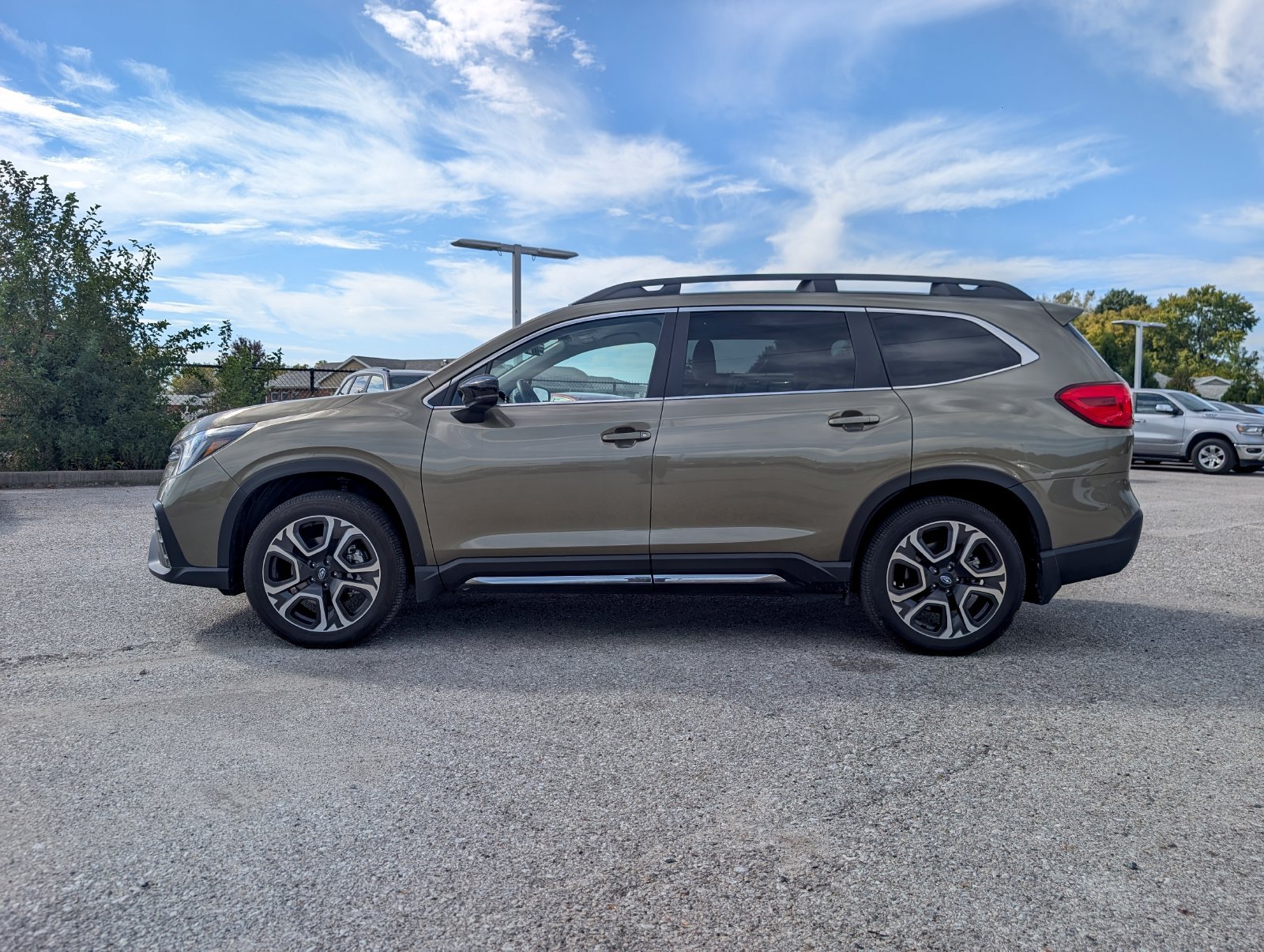 Used 2024 Subaru Ascent Limited AWD/4WD image 3