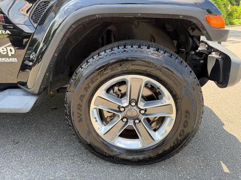 Used 2019 Jeep Wrangler Unlimited Sahara AWD/4WD image 12