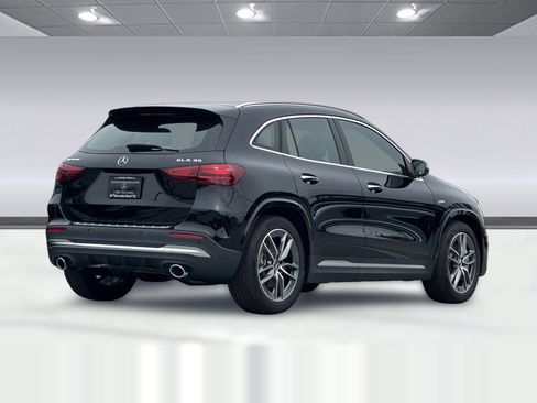 New 2025 Mercedes-Benz GLA 35 AMG 4MATIC image 9