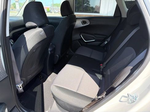 Used 2025 Kia Soul LX w/ LX Technology Package FWD image 5