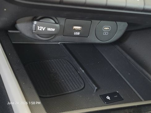 Certified 2025 Hyundai Elantra Limited FWD image 25