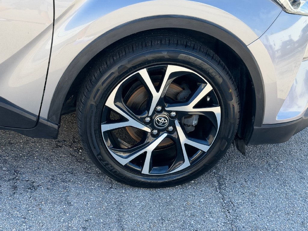 Used 2018 Toyota C-HR XLE FWD image 9