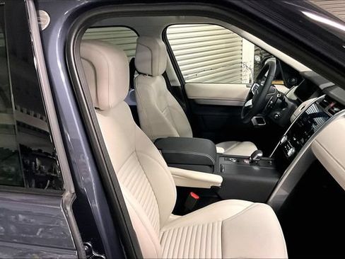 Certified 2025 Land Rover Discovery Dynamic SE AWD/4WD image 6