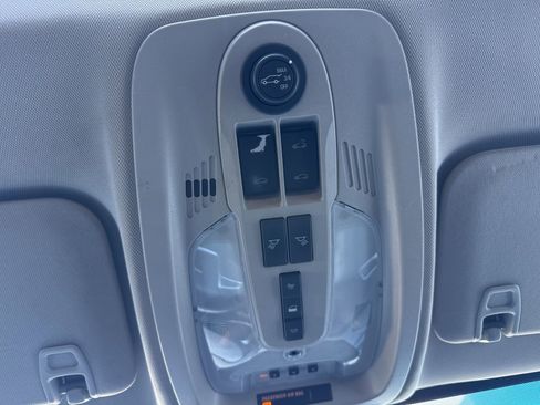 Used 2016 Chevrolet Equinox LTZ w/ Enhanced Convenience Package image 28