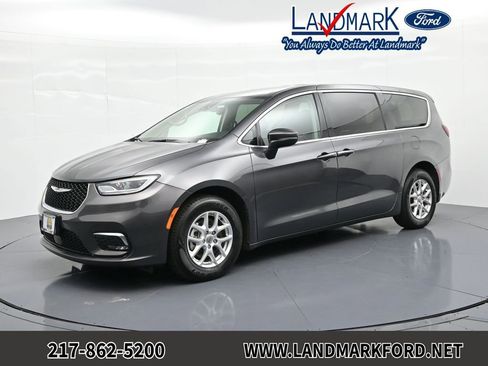 Used 2023 Chrysler Pacifica Touring-L FWD image 1