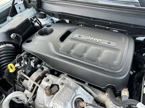 Used 2019 Jeep Cherokee Limited AWD/4WD image 34