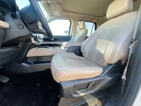 Used 2022 Ford Expedition Max Limited image 16