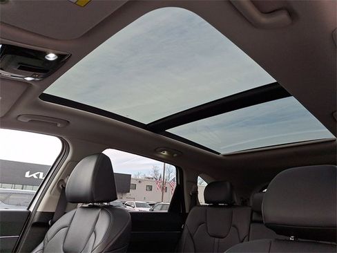 Certified 2025 Kia Sorento S w/ Panoramic Sunroof Package image 14