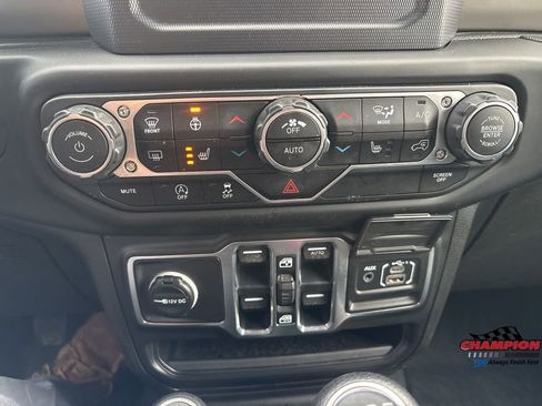 Used 2018 Jeep Wrangler Unlimited Sport S image 23