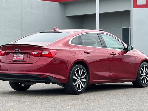 Used 2018 Chevrolet Malibu LT image 2