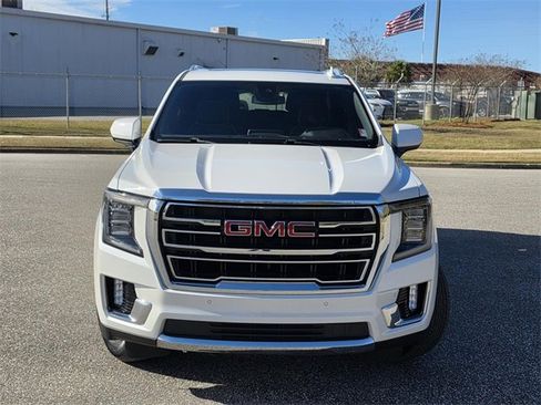 Used 2023 GMC Yukon XL SLT image 2
