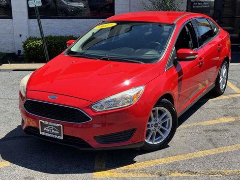 Used 2017 Ford Focus SE FWD image 2