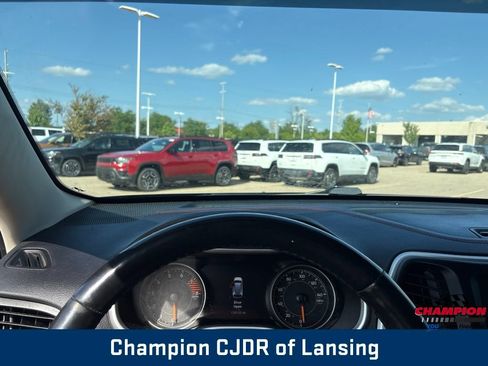 Used 2018 Jeep Cherokee Trailhawk w/ Comfort/Convenience Group AWD/4WD image 17