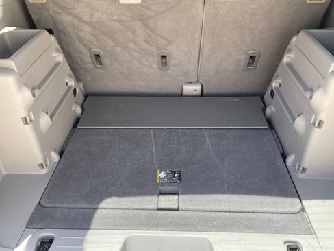 Used 2005 Chevrolet Equinox LS w/ Preferred Equipment Group FWD image 19