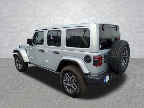 Used 2024 Jeep Wrangler Sahara image 6