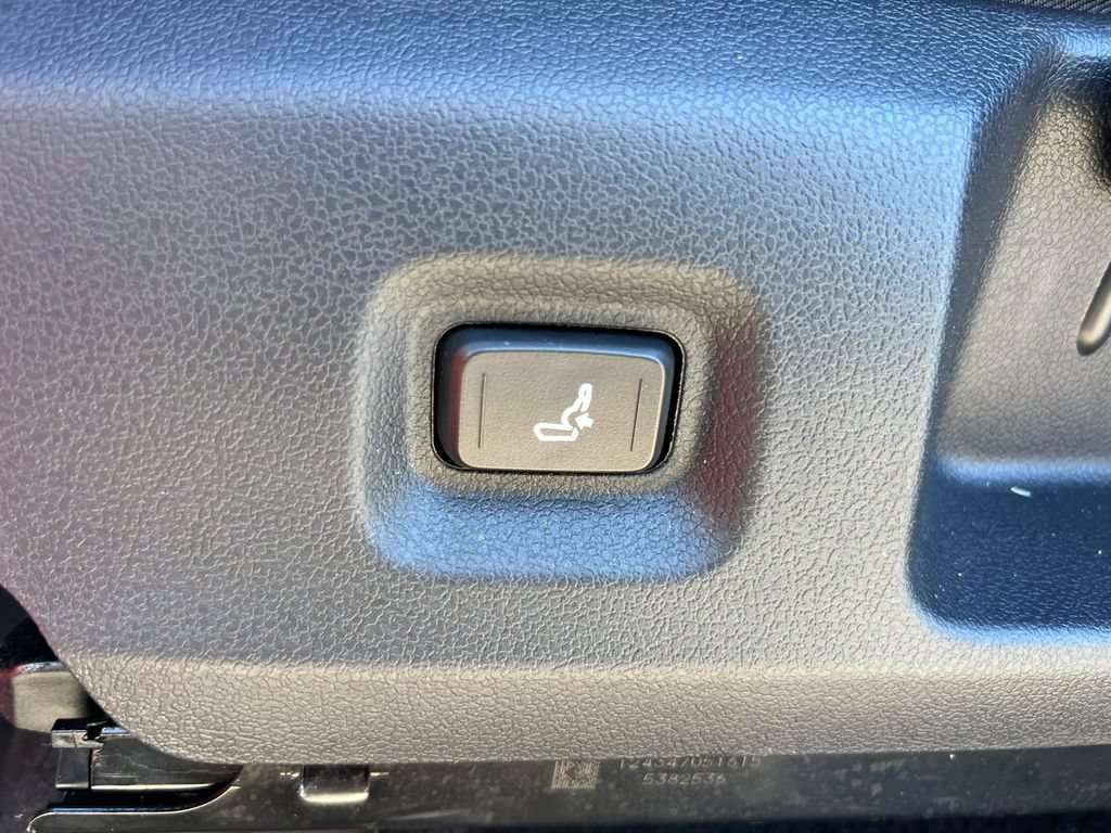 Used 2025 Toyota Tacoma SR5 AWD/4WD image 14