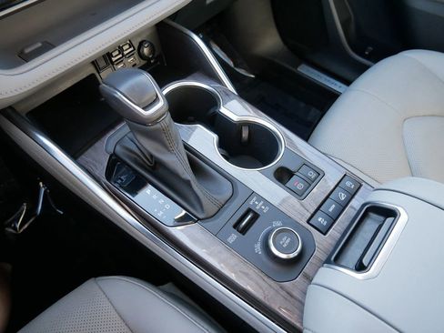 Used 2021 Toyota Highlander Limited AWD/4WD image 24