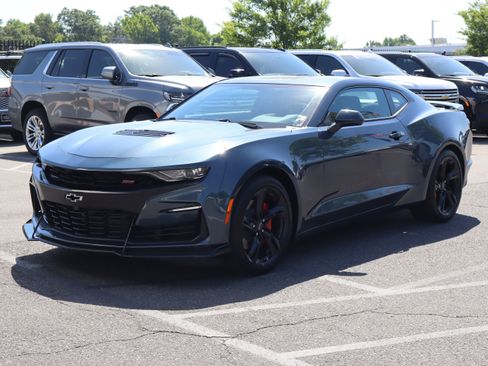 Used 2020 Chevrolet Camaro SS RWD image 5