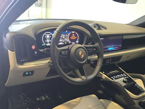Used 2026 Porsche Cayenne Coupe AWD/4WD image 4
