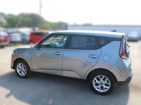 Certified 2025 Kia Soul LX w/ LX Technology Package FWD image 12