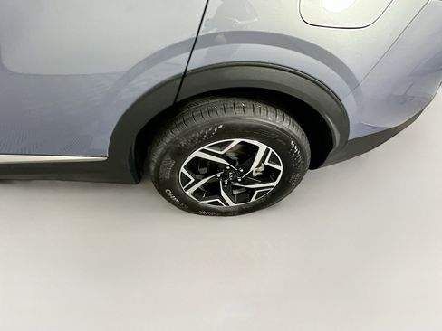 Used 2025 Kia Sportage LX image 11