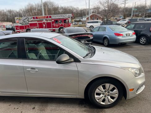 Used 2015 Chevrolet Cruze LS image 8