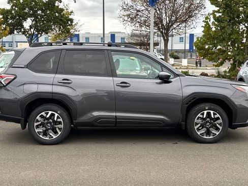 Used 2026 Subaru Forester Premium AWD/4WD image 3
