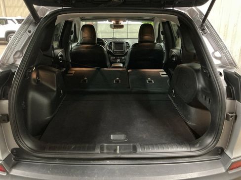 Used 2021 Jeep Cherokee Trailhawk w/ Sun & Sound Group image 9