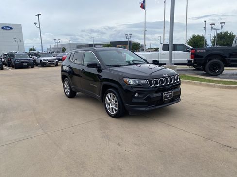 Used 2023 Jeep Compass Latitude AWD/4WD image 8