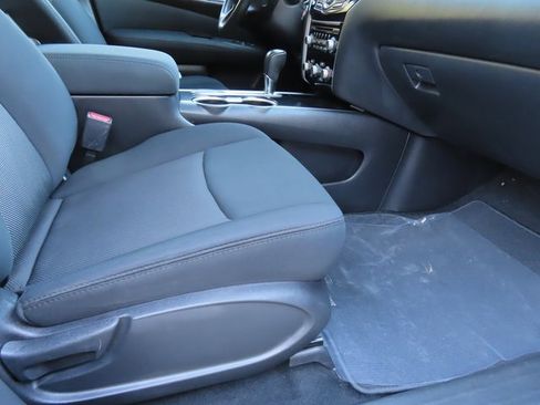 Used 2017 Nissan Pathfinder SV w/ SV Tech Package image 33