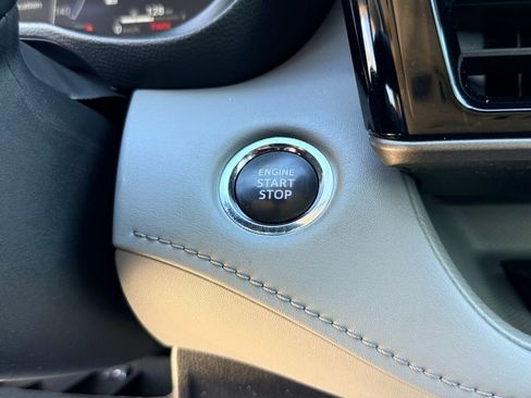 Used 2023 Toyota Highlander Limited image 7