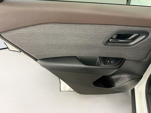 Used 2023 Nissan Rogue S AWD/4WD image 26