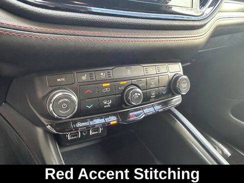 Used 2024 Dodge Durango GT RWD image 24