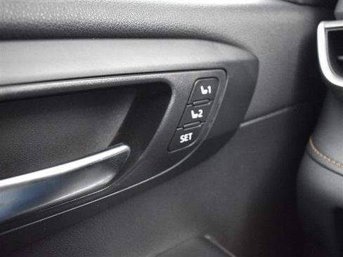 Used 2022 Toyota Highlander Bronze Edition image 15