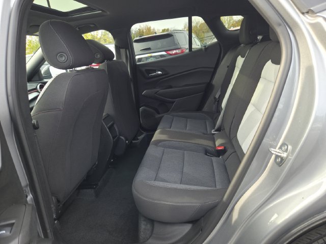 Used 2024 Chevrolet Trax RS w/ Sunroof Package FWD image 11
