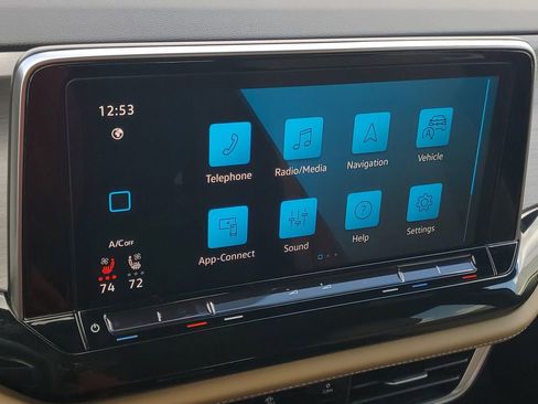 Used 2025 Volkswagen Atlas Cross Sport SE image 17