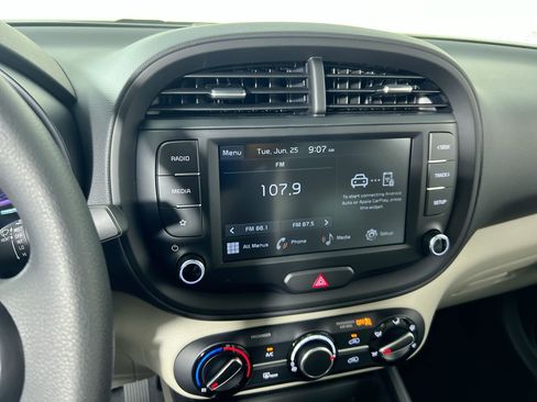 Used 2025 Kia Soul LX w/ LX Technology Package FWD image 24