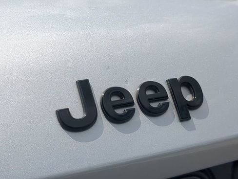 Certified 2024 Jeep Grand Cherokee L Altitude AWD/4WD image 13